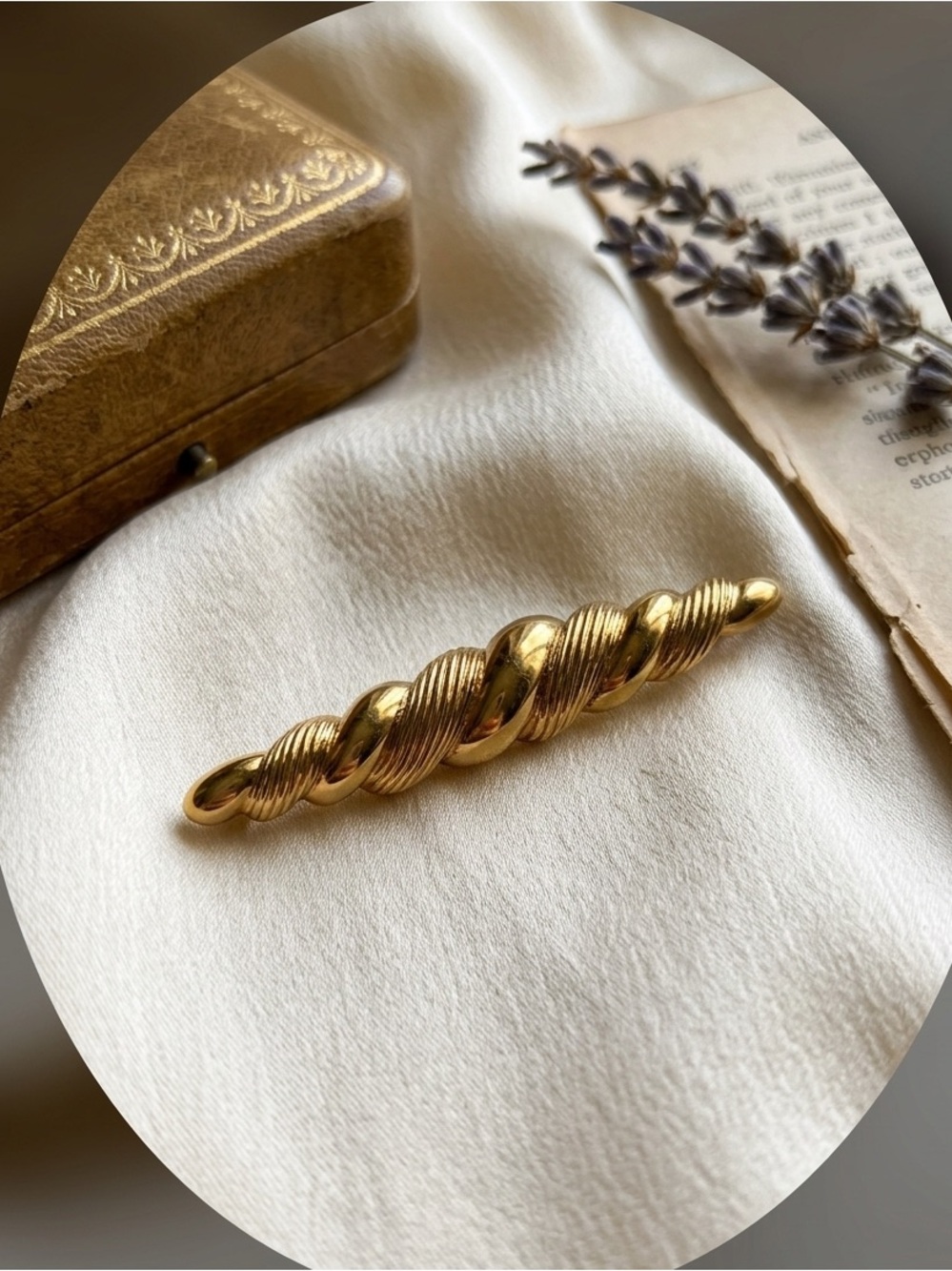 Vintage Gold-Tone Twisted Rope Bar Brooch